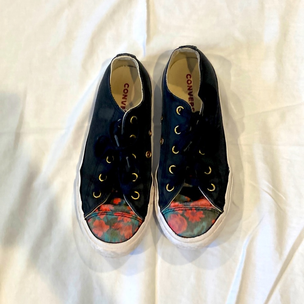 Black converse with flowers